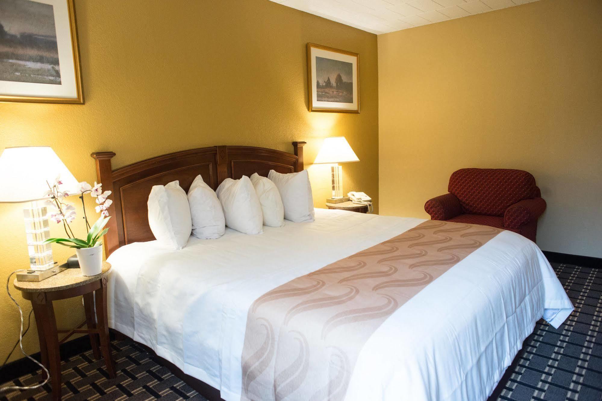 Quality Inn New Kensington Eksteriør bilde