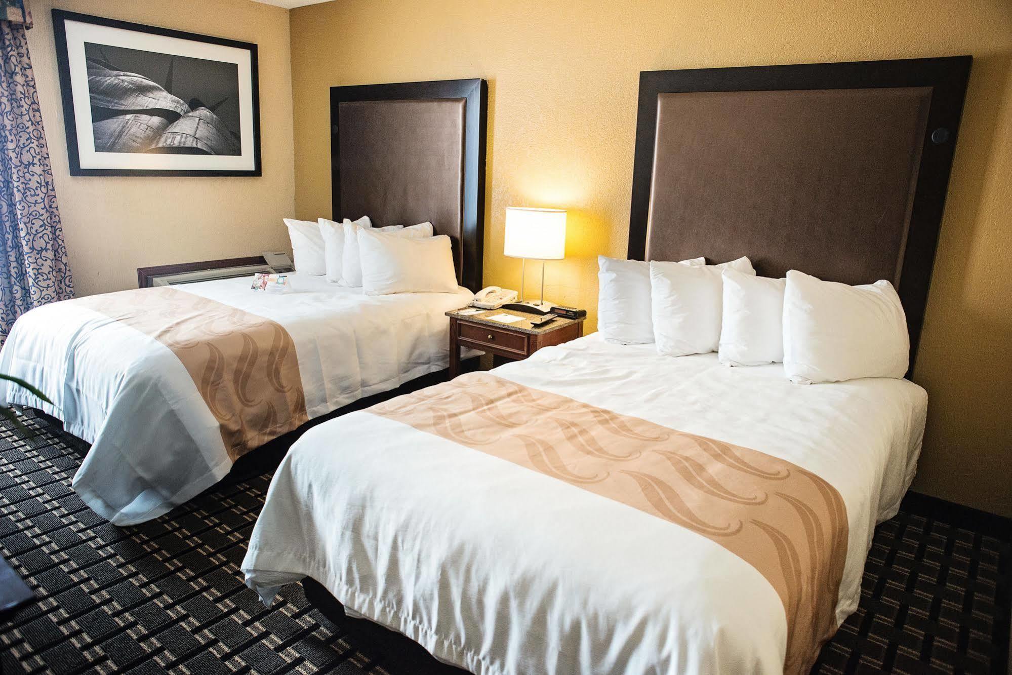Quality Inn New Kensington Eksteriør bilde