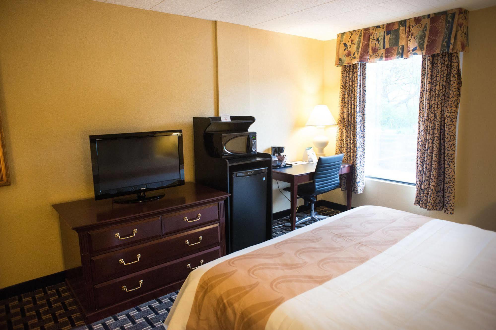 Quality Inn New Kensington Eksteriør bilde